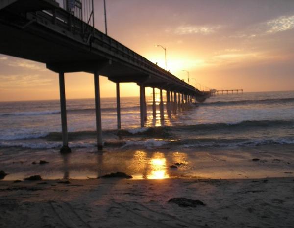 JackNolan12's tweet photo. Class two weeks in California #99problemsbutabeachaintone #nothingbeatsbeingthere #Sandiego #Huntingtonbeach #Mexico http://t.co/IiViYA34dc