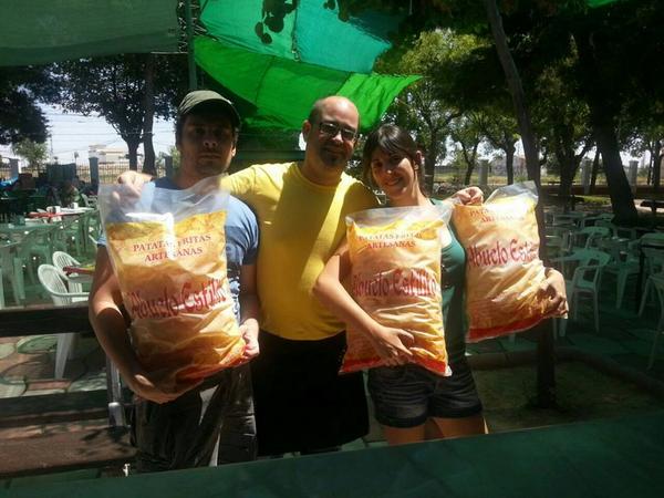 LosCharys's tweet photo. Nuestros amigos os mandan un saludo y os desean Feliz #FeriaVillacañas2014 http://t.co/HwfYkSGPrz
