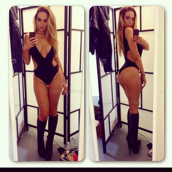 Behind the scenes with @avronleto photography #swimwear #boots #belfie 😎 do you like it :) ? http://t