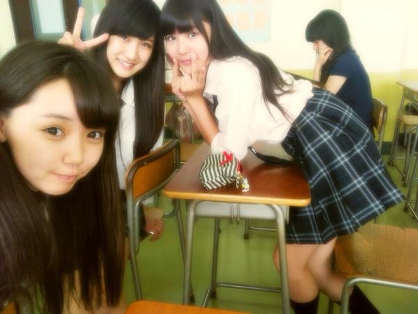 江野沢愛美 Pa Twitter で 昔の写真見て笑ってた 笑 かえぴょんは前よりすっごく大人っぽくなって くるみんは前も可愛かったけどもっともっと可愛くなったよね って 愛美は前髪は短いのがいいねって言われてほのは 変わってないね って 笑 どうどう