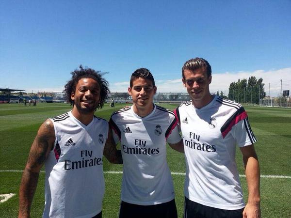 NL_Rodriguez10's tweet photo. Marcelo, James en Bale op de training http://t.co/QVt6Dup1vj