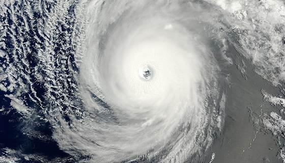NBCNews's tweet photo. #Iselle makes historic landfall in Hawaii http://t.co/cvUb9yJpd5 http://t.co/YfAJy6TYqw