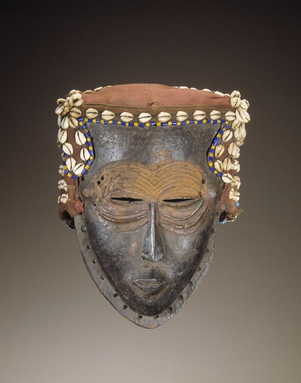 si_africanart's tweet photo. 1994: @nmafa acquires this mask (Lele, DRC. 20th c.). How would you describe it in 1 word? #africanartat50 http://t.co/6kT8uQy995