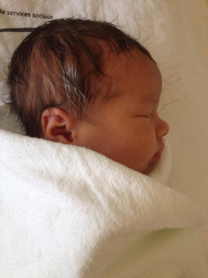 Patrick Peris On Twitter Our Newborn Florence With A White Hair