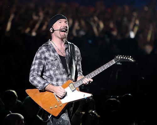  una Gibson Explorer como The Edge  / Happy birthday 