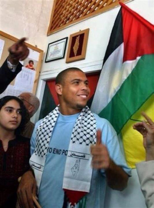 sairashaikh9's tweet photo. #Ronaldo in #Lebanon showing #solidaritywithgaza #Brazil #GazaUnderAttack #ICC4Israel #Humanists4Gaza v @AsSalawat http://t.co/SYgapPxJVK