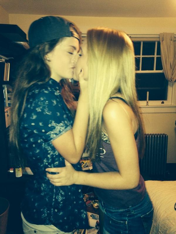 Lesbian_Cuties's tweet image. 👭😍💋💘💛💙💚