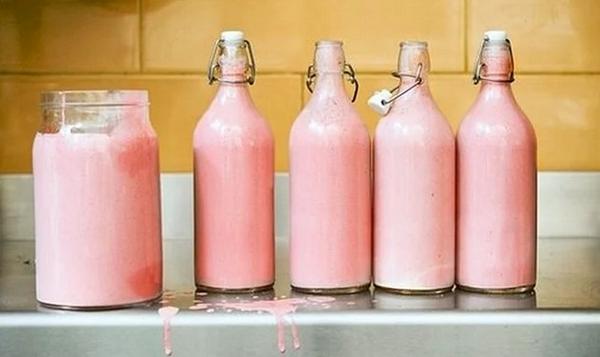 Su aygırının sütü pembe renklidir.