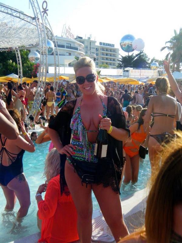 Chebs_x's tweet photo. Wish I was back in ibizzzzaaa! #missit #lovedit 😘🎉💛 http://t.co/UWLofK9BzD