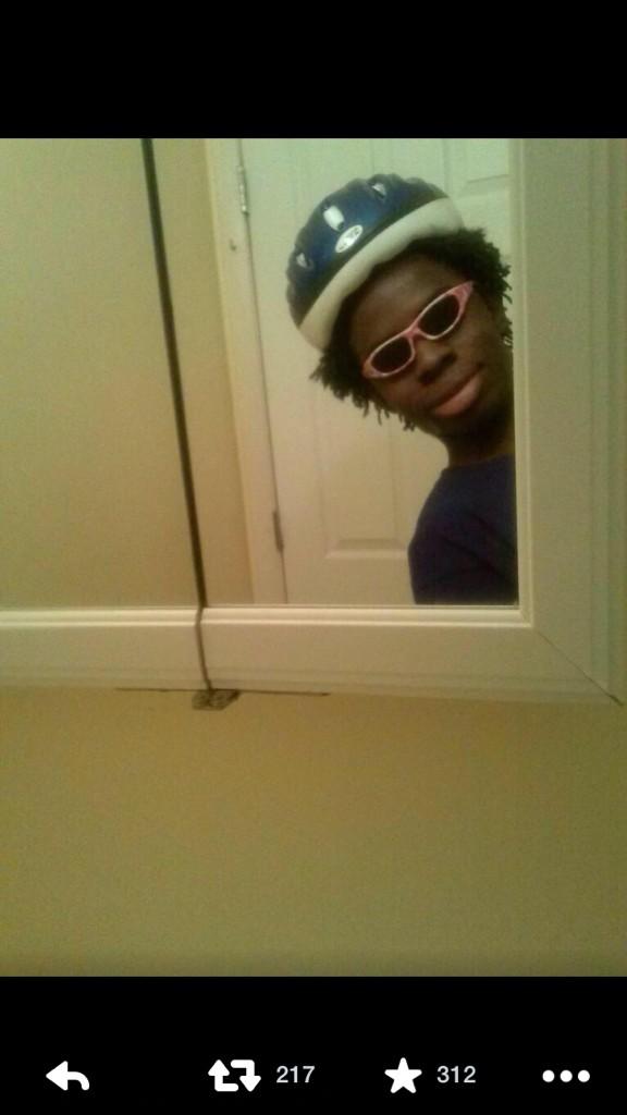 RobberUB's tweet image. When you walk past a mirror at a party when your trashed