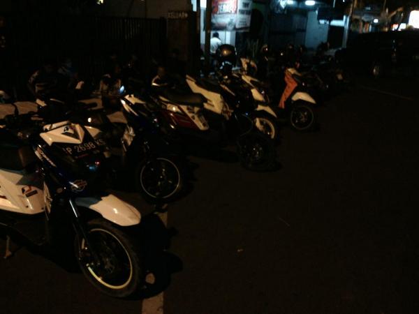 naufal_august's tweet photo. Kopdar dulu http://t.co/kuhobZZiox