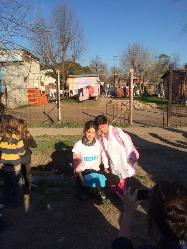 TiniStoessel's tweet photo. AMIGOS!! Participemos como voluntarios para la #COLECTATECHO aca!! AYUDEMOS http://t.co/rWPFpVe64f http://t.co/pJXeFHf9vi