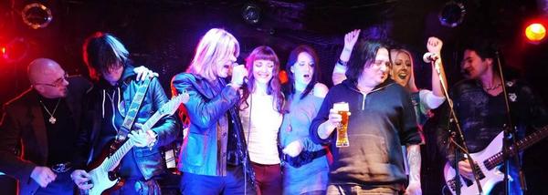 ChasWest's tweet photo. For Flashback Fri! Rockin an encore along with some lovely female fans onstage in Moscow 12/12! Nastrovia!!! http://t.co/yoRHKoZwVn