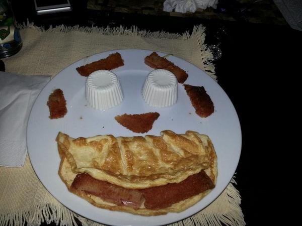 damecamboya's tweet photo. Cena de bebé @CalabuigSaul5 http://t.co/e8i8TBtSuJ