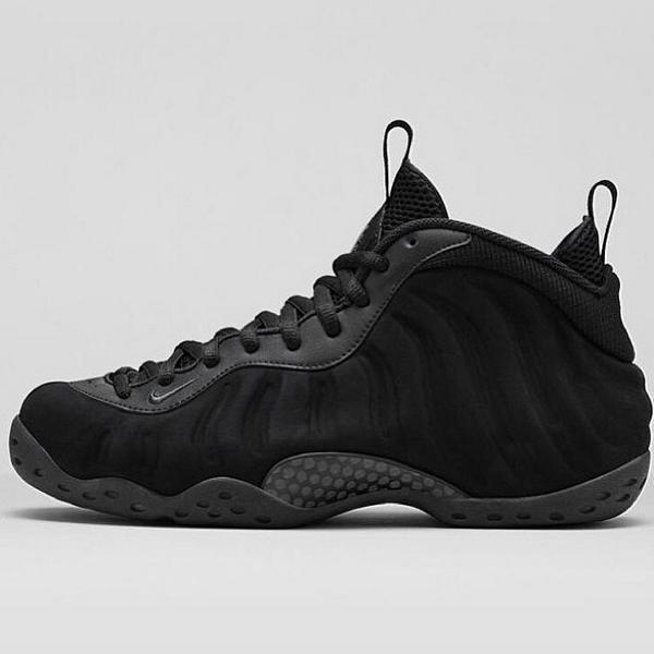 SneakerShouts's tweet photo. "Black Suede" Foamposites drop 8/29 http://t.co/hVwzcDAWej