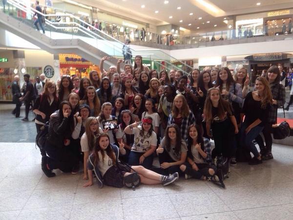 ffsemiIy's tweet photo. @Ashton5SOS hey ash we had a 5SOSFam manchester meetup today x http://t.co/93zx3LR8u0