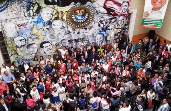 #CTM-Puebla Entrega: PREMIO A LA EXCELENCIA ACADÉMICA <a href="/leobardosoto/">Leobardo Soto</a> <a href="/GloriacarrilloS/">Gloria Carrillos</a> <a href="/JavierLopezDiaz/">Cinco Radio</a> <a href="/CTM_MX/">CTM Nacional</a>