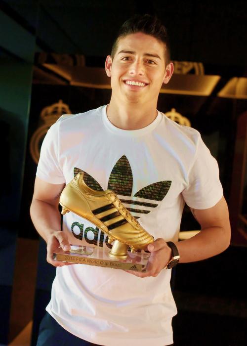 Apoyarse referir Aparecer Motivaciones Fútbol on Twitter: "James Rodríguez recibió su Bota de Oro del  mundial. http://t.co/JfV0HGjMIw" / Twitter