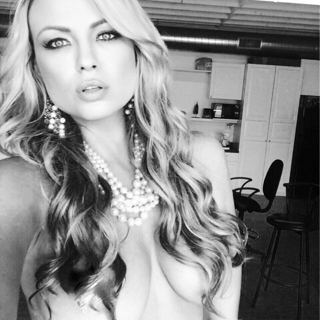 Happy #FriskyFriday @Playboy http://t.co/A3nSebkc6b<a href="/tag/friskyfriday"class="tags">#FriskyFriday</a><a class="tags" href="/tag/playboy">@playboy</a>