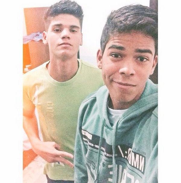 rooh__x's tweet photo. Mais que um amigo, irmão *-* @IgoorGuiz http://t.co/Ve32oqvSSz