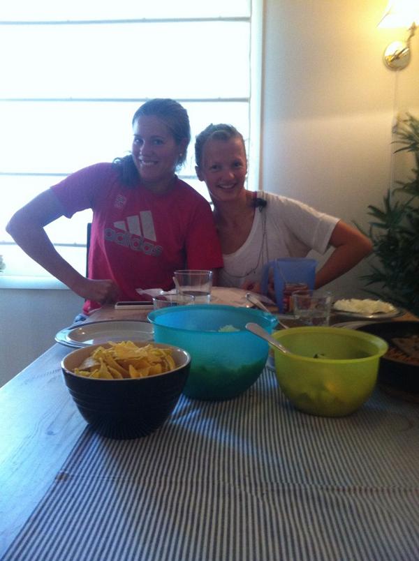 Annaulv's tweet photo. Lader opp til #nighthawkrelay med taco i grønt, gult og svart! #NTNUIorientering http://t.co/PDuWrdzdz2