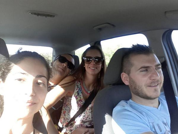 sonia_sev's tweet photo. Pues nos vamos a echar un finde en muy buena compañiaa con @Sara_naresp http://t.co/1nHhTBNlSv