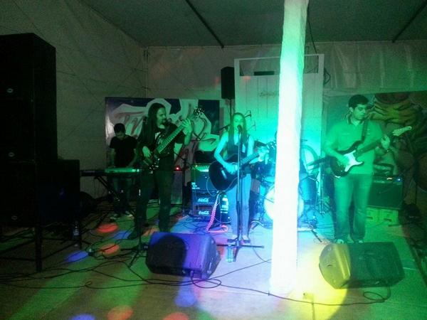 AzaharChillout's tweet photo. @Grupo_Locovers La mejor música en directo hoy en nuestra Terraza. Te esperamos! http://t.co/kUu1EmARB4