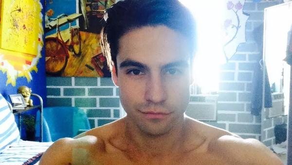 JCGonzalezMusic's tweet photo. Got my arm around you, #Ifeelya
Can wait to release #AwakenEP
#rest4now #RisingStar http://t.co/sSwwgCoiux