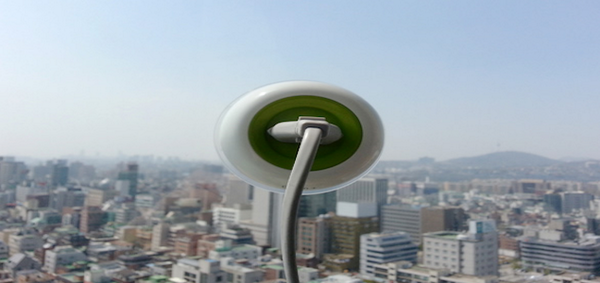 tuckerbloom's tweet photo. This solar-powered plug transforms windows into outlets http://t.co/pNwdgkuakD #design http://t.co/fMtCLMiAOI