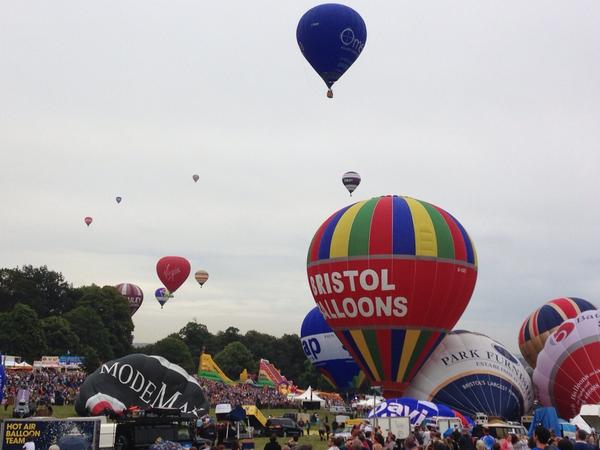 yve1964's tweet photo. #balloonfiesta @bristolballoon http://t.co/2uyhMJ4a5p