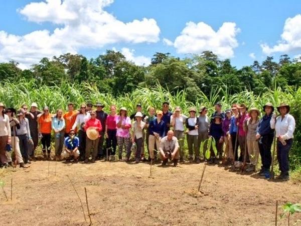 lisa76_lp's tweet photo. My girls expo coming to a end thanx so much @CampsInt @CampBorneo.  for a once in a life time experience #proud mam http://t.co/pRIQ26FsR0