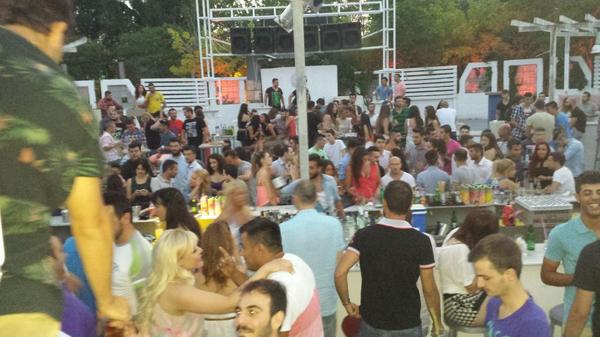 Dj_PanosX's tweet photo. Villa 08.00 http://t.co/rKMSxPtbCI