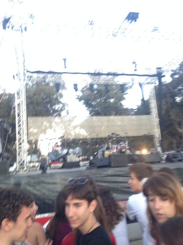 bigeekk's tweet photo. Esperando a @vetustamorla con @araceelof y@Jaimeurus http://t.co/UsAZRF3TAz