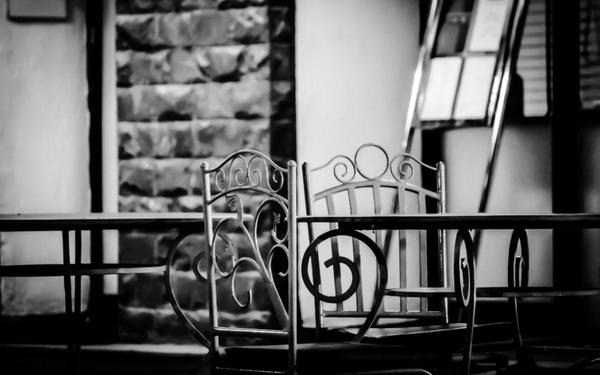 catchflash3's tweet image. Just imagine..There is two people sitting on that chair and enjoying talking.. I did..