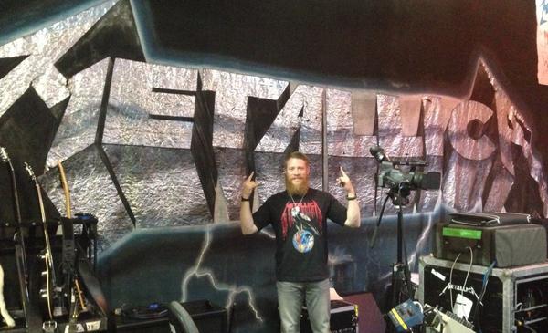 whatwouldDOOdo's tweet image. Thank you @Metallica for letting me into your top secret metal lab! (also, Lars I reset all the pinball high scores)