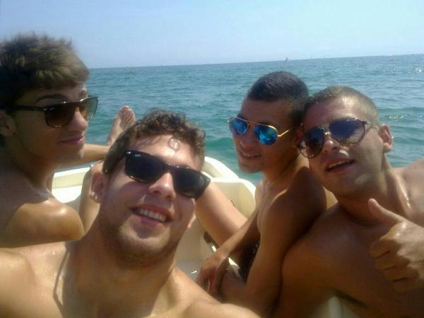 isra92cv's tweet photo. “@miguel_gm91: Navegaaandooo con @kik1992 @isra92cv @danigg16 http://t.co/LBHOzkRFFP”