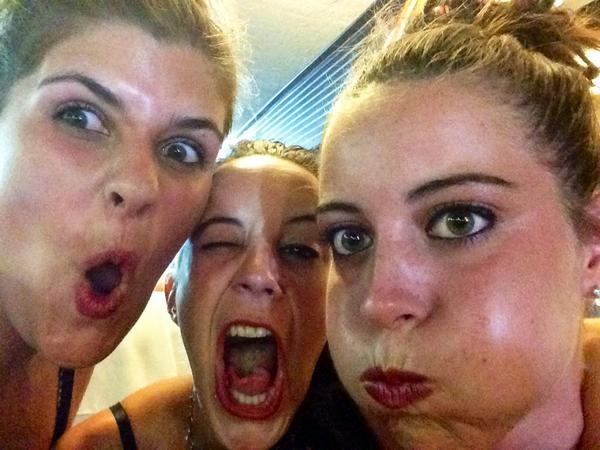 PaulaSierraLpez's tweet photo. Despidiendo la Richard "paraíso de la pachanga" por todo lo alto!! @Esty91 @SaraMarin91 #leticiasabatermola http://t.co/Vc5AaWBEbZ