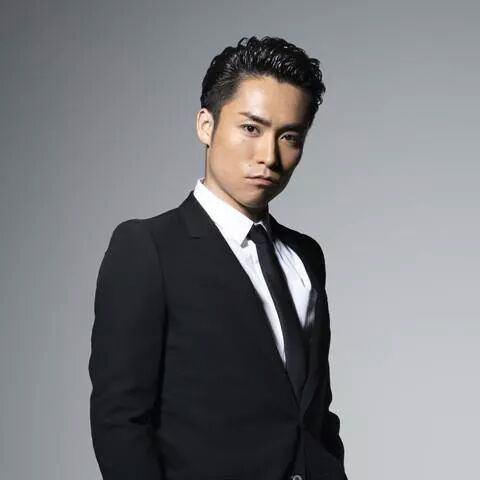 TETSUYA_EXILE2's tweet photo. スーツがかっこいいてっちゃん★ https://t.co/Mj7AMIrgTT