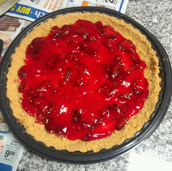 PlatinumPtl's tweet photo. Strawberry cheesecake extra strawberries!! #yummy #domesticated http://t.co/wHwDHXJWDs