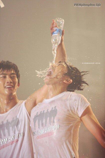 Idol_funpic_b's tweet photo. 씐)I'M BAAAAAAAACK ㅋㅋㅋ 개인계정을 옮기면서 아엽봇 계정이 사라져서.. 다시 열!활! http://t.co/TtDCJd1akK
