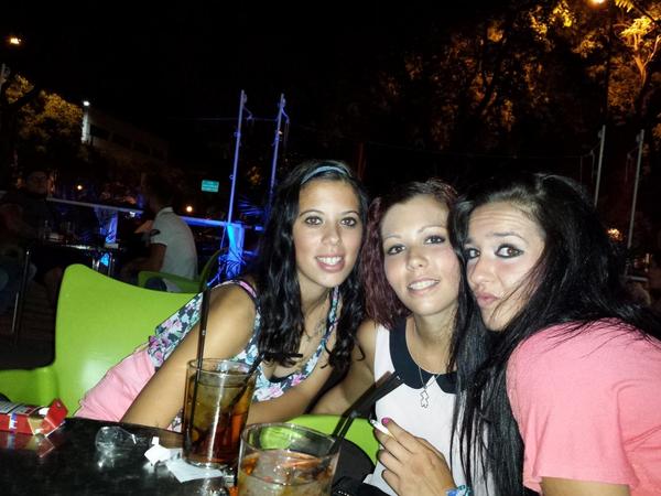 Morazajimenez's tweet photo. De copiitas con @inaira24 y#maria #noche de locas ;p http://t.co/VY7xDkYlzi
