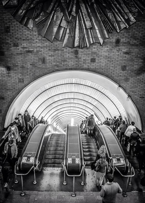 PVNTHEON's tweet photo. Moscow metro / HIRAM (DE) #photography #blackandwhite #russia #metro #underground #tube #escalator http://t.co/FOMqyEQB8Q