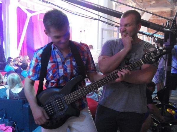 EgorFedorenko's tweet photo. Появился любимый басс-гитарист, о как) http://t.co/GgdUgEg84Z