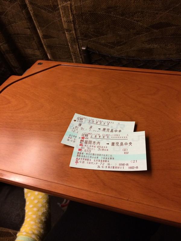 yoshipoooon's tweet photo. 台風に向かって行ってきます！！
フェリー動いてるんかいな。。 http://t.co/dPACFAJSAD