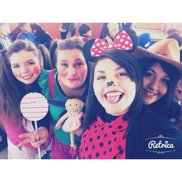 DoomyIsabel's tweet photo. Una #selfie Hoy En el colegio celebrando el día del niño saludos al colegio príncipe de gales :D @Masque2TVN http://t.co/FVfM4SMqHp