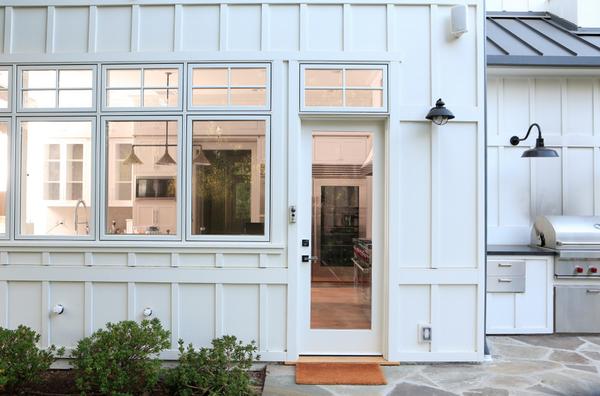 Teamdoorbot's tweet photo. #Doorbot will be your eyes & ears when you're not home. Protect your most valuable asset today http://t.co/8KqXWLozM1 http://t.co/072wo2TBDc