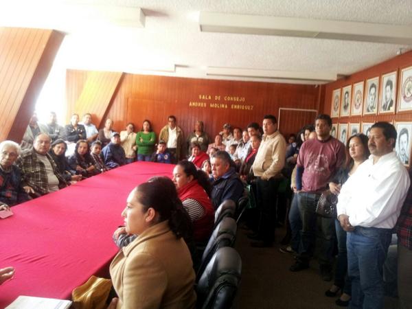 AlbertoCuri's tweet photo. Hoy tuve la oportunidad de conversar con habitantes del Distrito 34 que visitaron mis oficinas de gestión. http://t.co/sB74LLf0mg