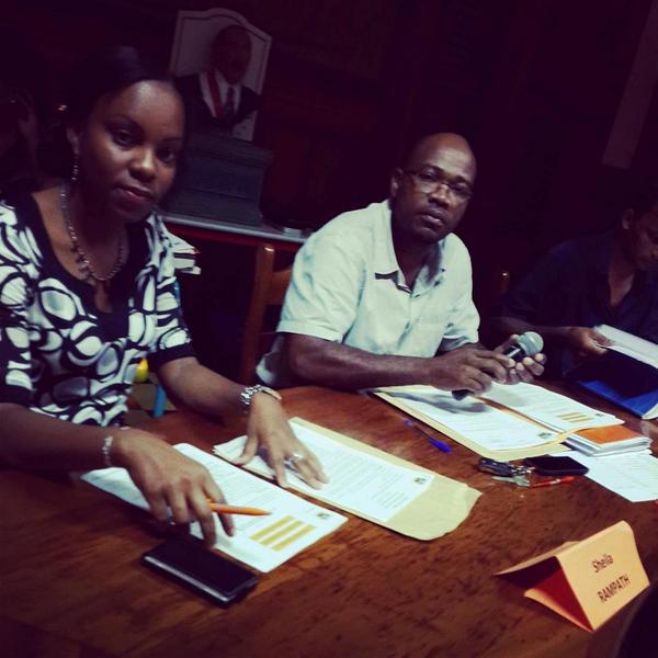 Début du #ConseilMunicipal de #PetitCanal. Avec la 1ere adjointe, Mme Sheila Rampath. #Guadeloupe