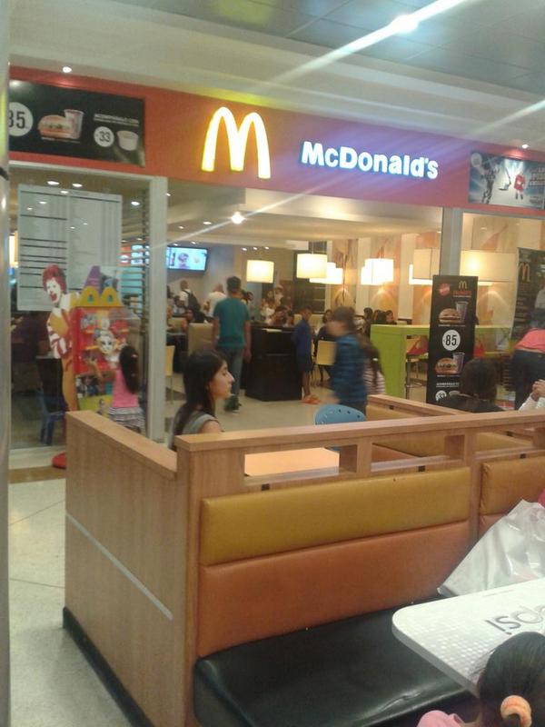 marsam_15's tweet photo. Pésimo el #Servicio de el #McDonalds #SambilCaracas http://t.co/vkEp2PVh3M