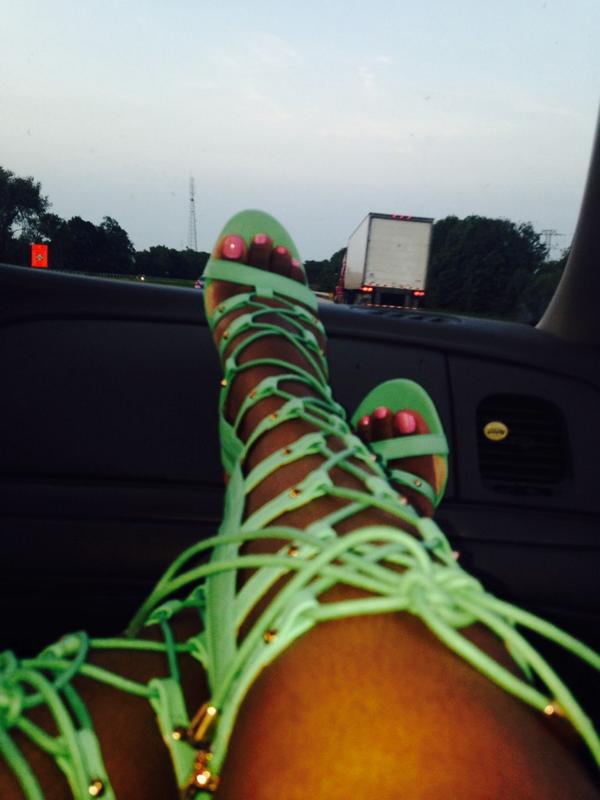 nenesuperbad's tweet image. Sitting back with my feet up , #phillyflow 😈